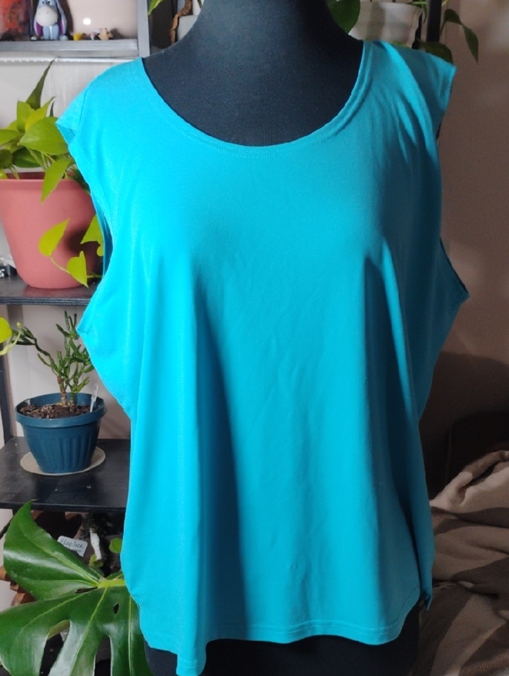Women's Sleeveless Scoop Neck Tank Top - Turquoise